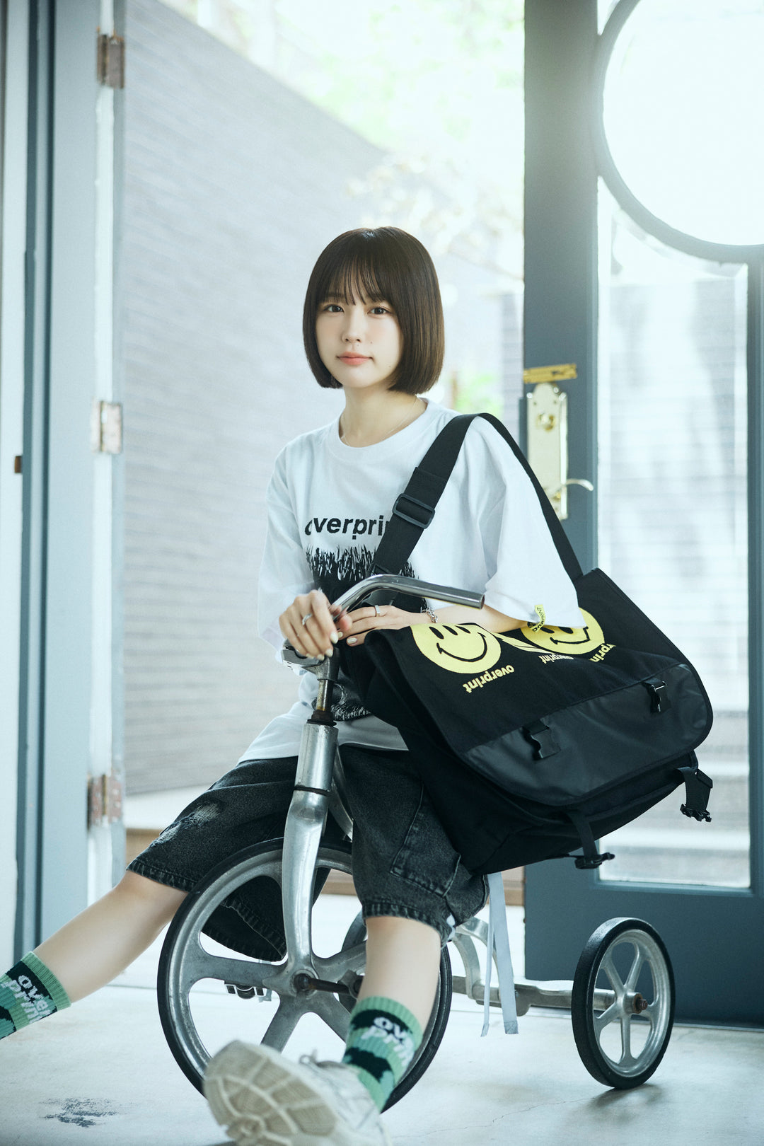 ICONIC Messenger Bag