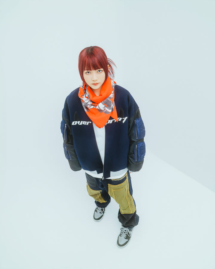 chain logo scarf