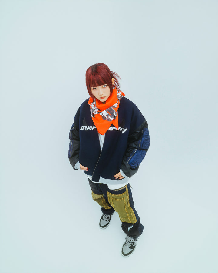 chain logo scarf