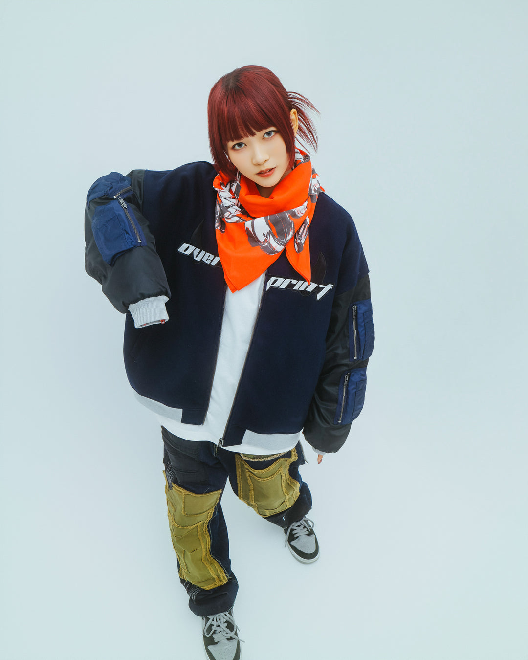 chain logo scarf