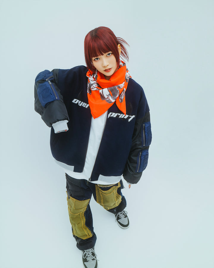 chain logo scarf