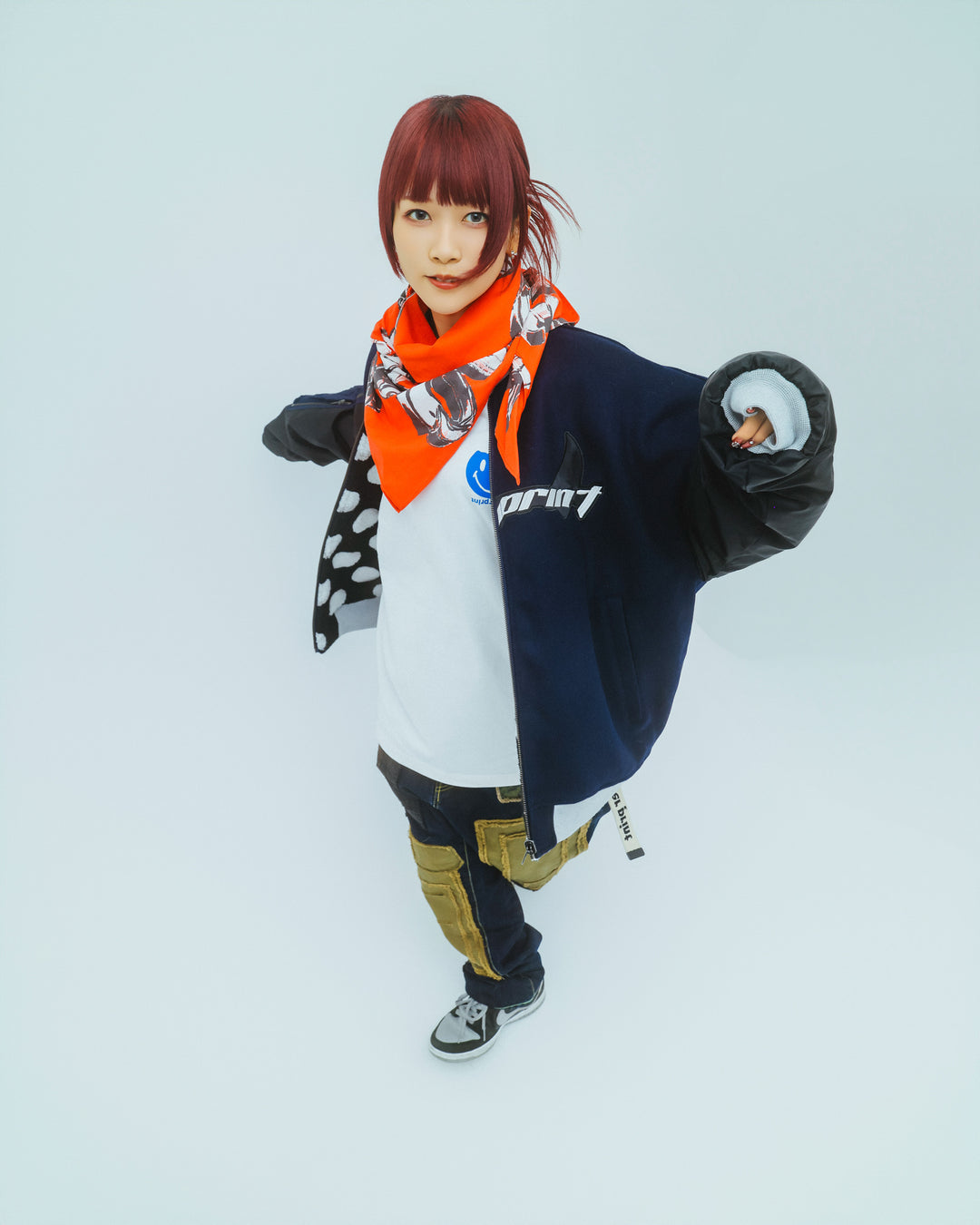 chain logo scarf