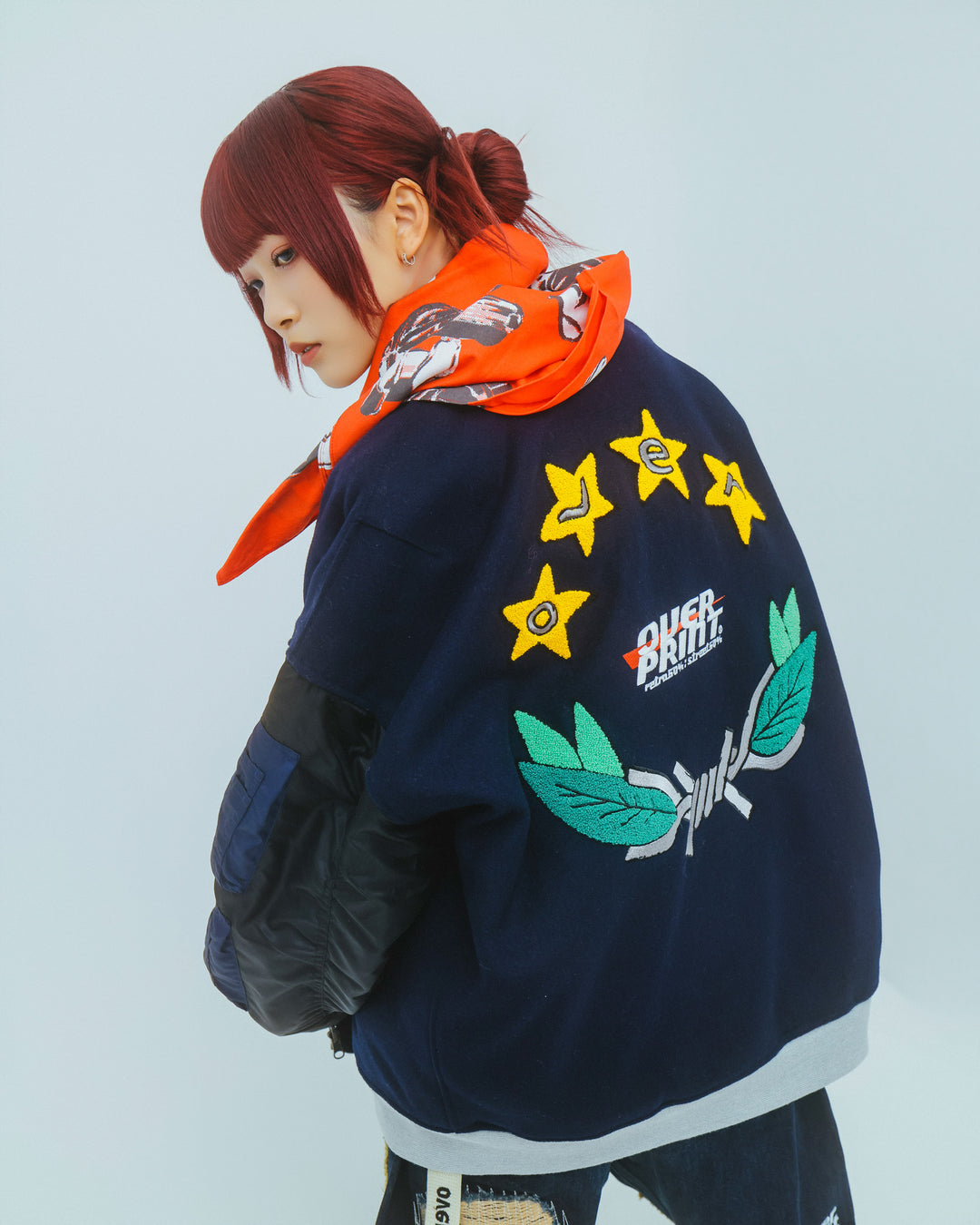 chain logo scarf