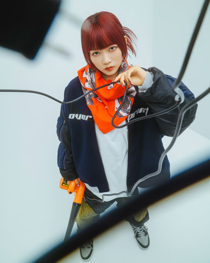 chain logo scarf