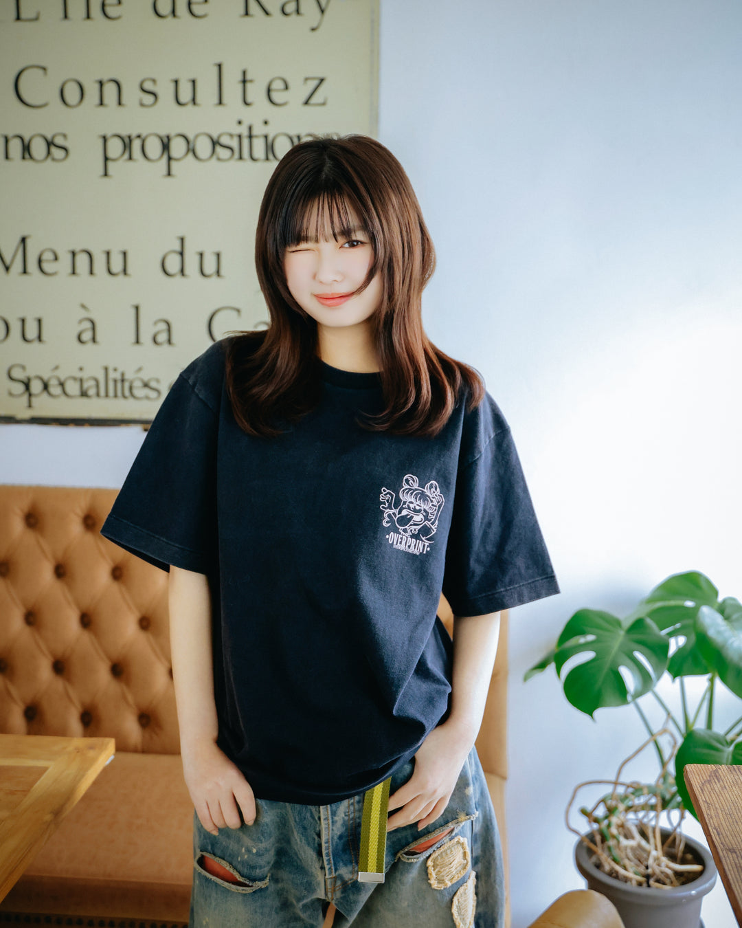 Peek a boo Tee