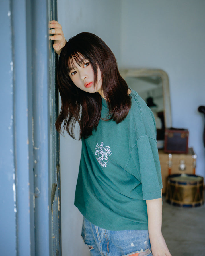 Peek a boo Tee