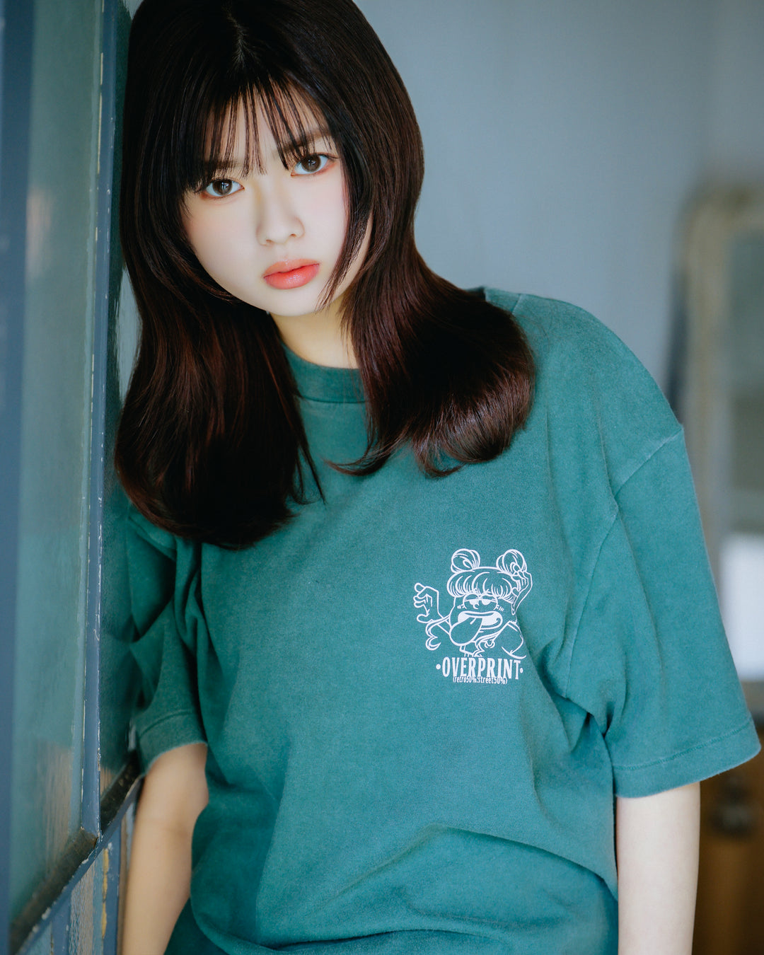 Peek a boo Tee