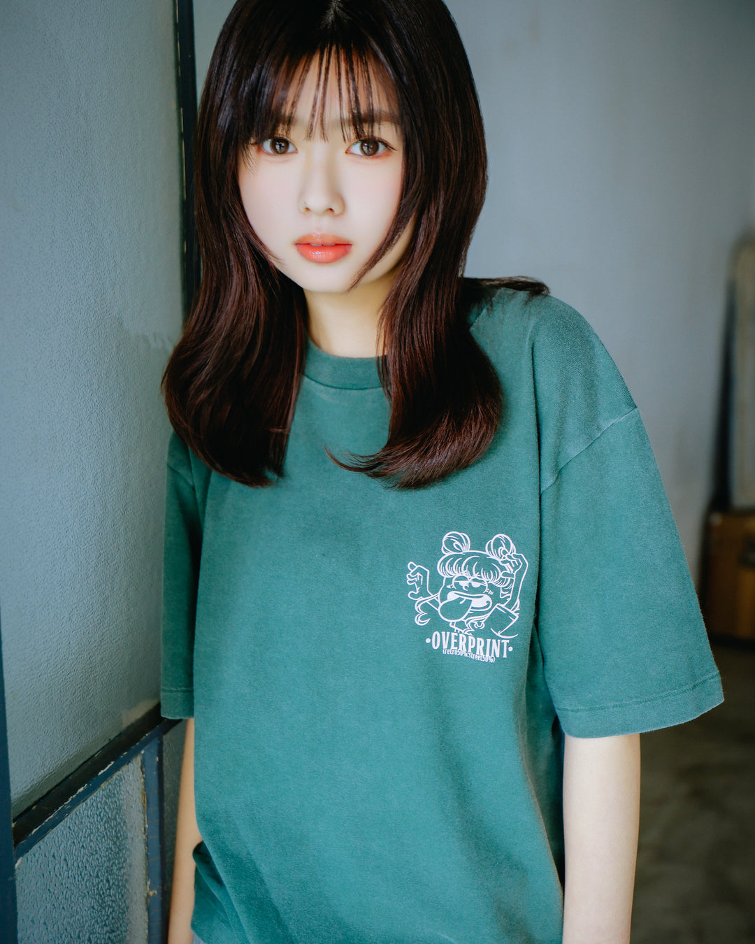 Peek a boo Tee