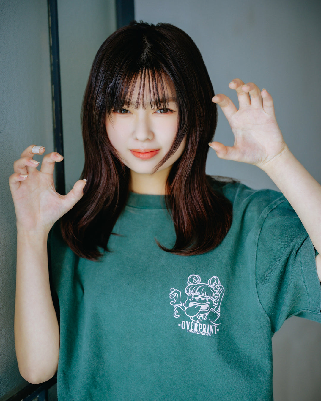 Peek a boo Tee