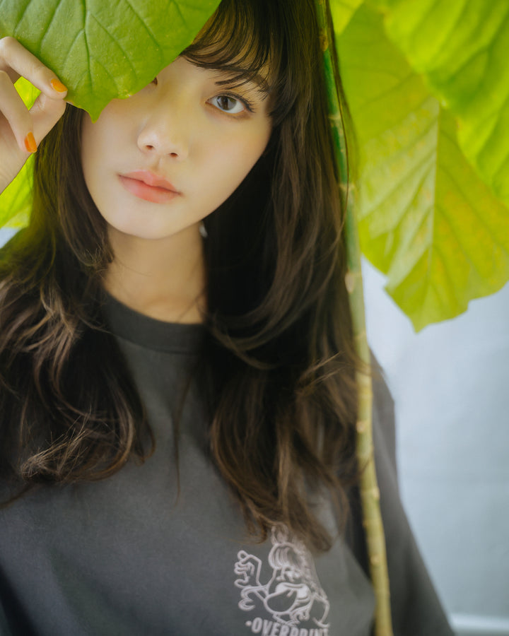Peek a boo Tee