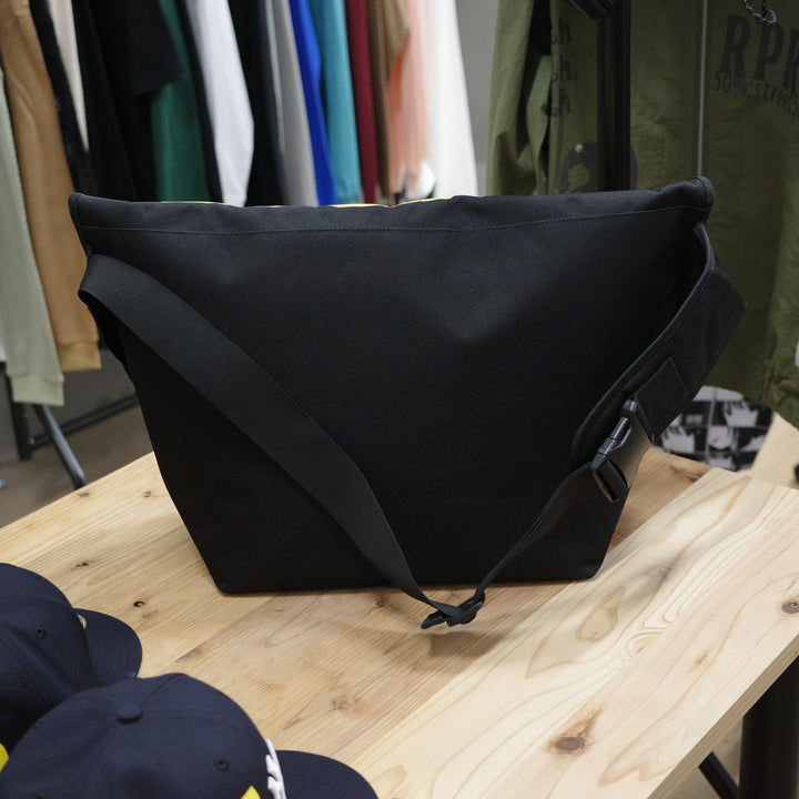 (5.2 22:00new release)ICONIC Messenger Bag